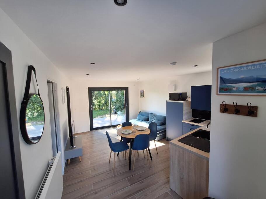 Logement Neuf A 2 Pas Du Lac La Bridoire エクステリア 写真